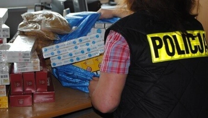Przewoził tytoń i papierosy bez znaków akcyzy