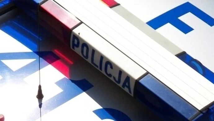 Rzucił butelką w samochód i trafił do aresztu