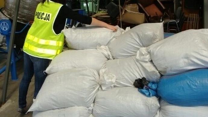 Posiadali 1,5 tony nielegalnego tytoniu 