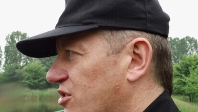 Zanieczyszczony ciek wodny – strażacy usuwają substancję