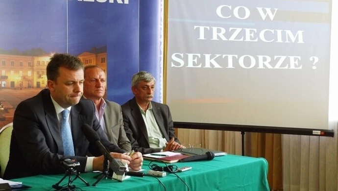 Kto odbierze śmieci w trzecim sektorze miasta?