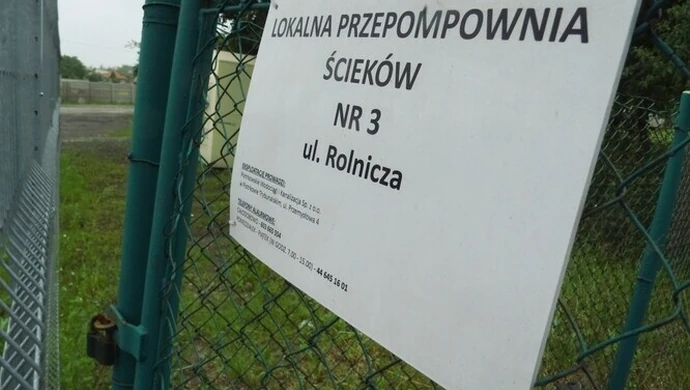 Woda zalewa mu mieszkanie