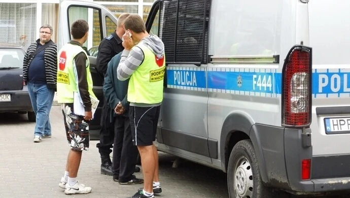 Opluł ulotki i ubliżał wolontariuszom