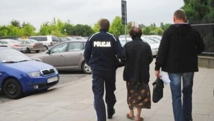 Ugodziła nożem koleżankę