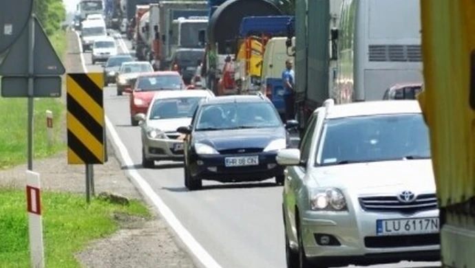 Remont mostu trwa, kierowcy tracą cierpliwość