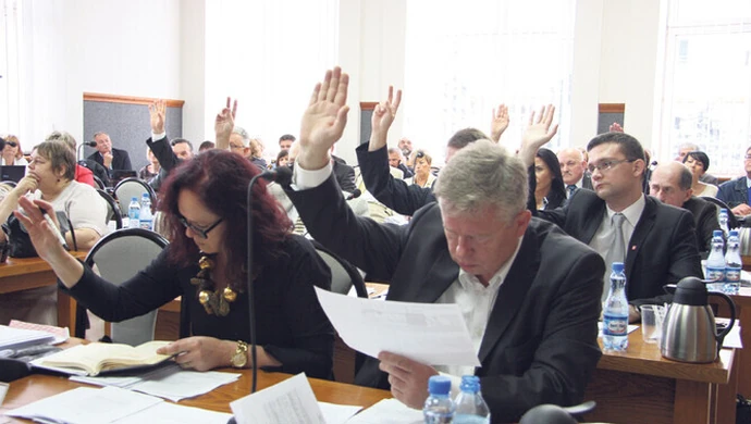 Kiedy uchwalą niższe stawki za śmieci?