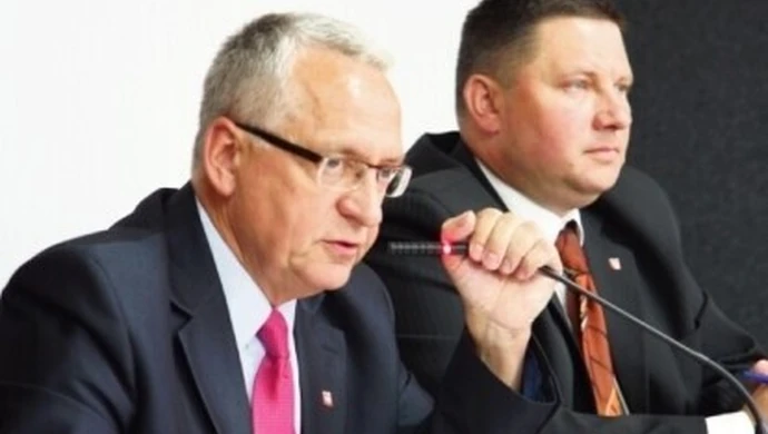 Złożą skargę do wojewody na przewodniczącego