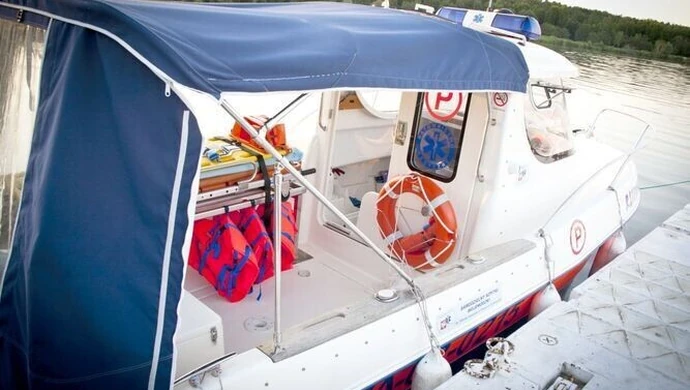 Karetka wodna dba o bezpieczeństwo nad Zalewem Sulejowskim