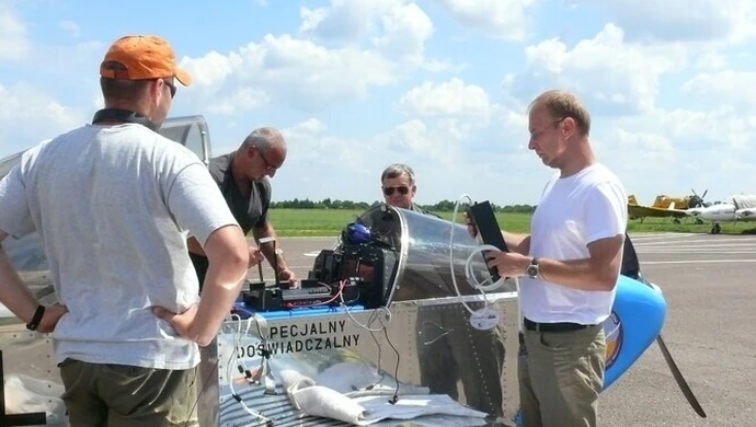 Centrum Badań Kosmicznych testuje swoje projekty na piotrkowskim lotnisku