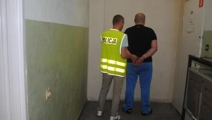 Napadł, pobił i okradł swoją znajomą