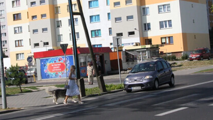 Czy słup zasłania przejście?