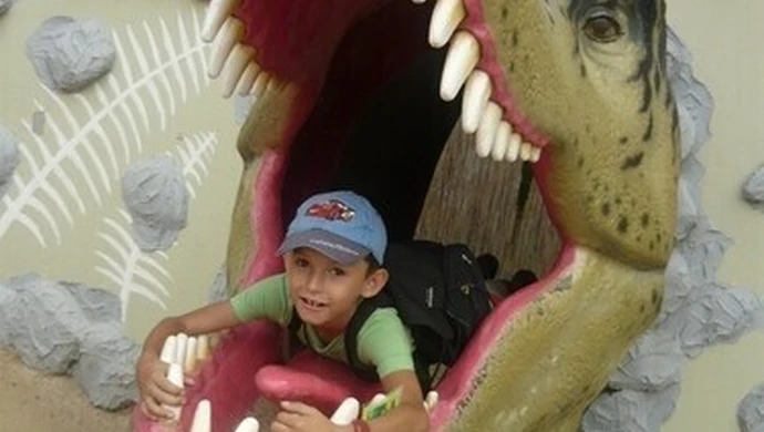 Dzieciaki w świecie dinozaurów