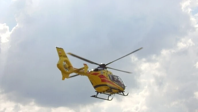 Skoczył „na główkę”, zabrał go śmigłowiec