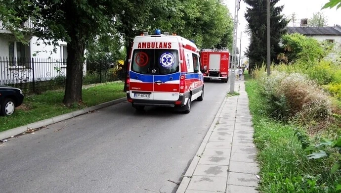 Policja, straż i karetka przy ul. Niecałej