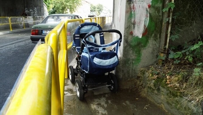 Przejście pod wiaduktem za wąskie