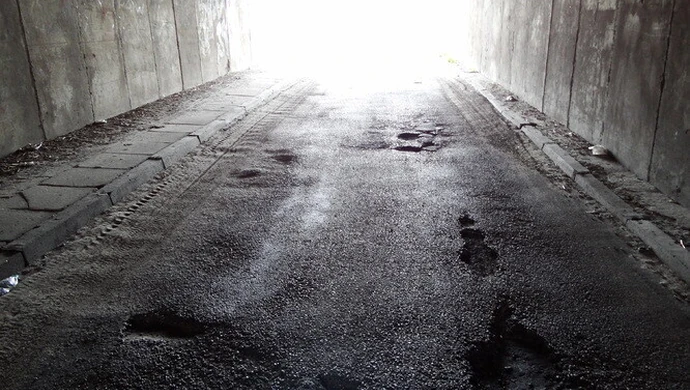 Kto powinien wyremontować tę drogę?