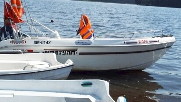 Silny wiatr wywrócił żaglówkę