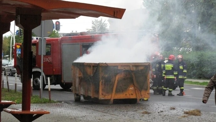 Palił się śmietnik przy Kostromskiej