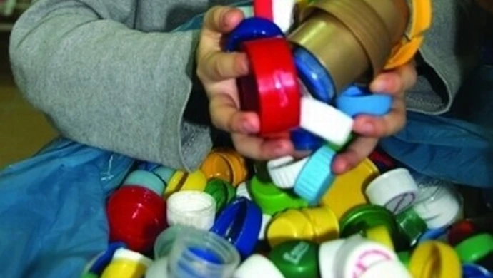 Zebrali nakrętki &#8211; pomogą czwórce dzieci