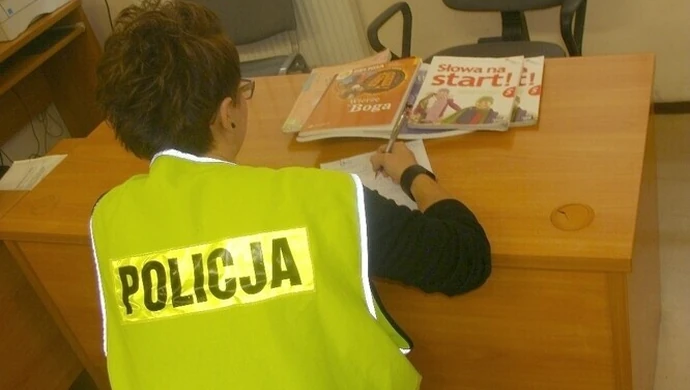 15-latka kradła uczniom podręczniki