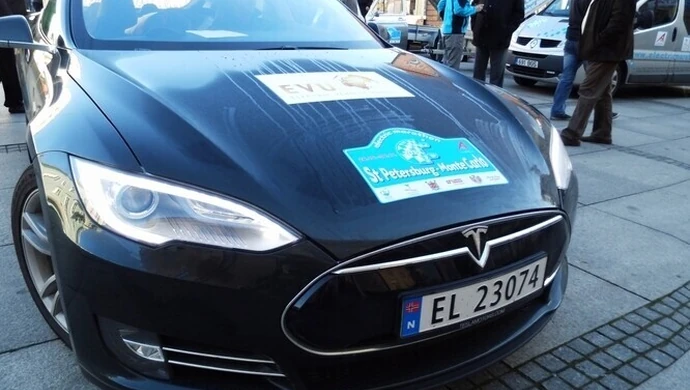 Elektryczne pojazdy wystartowały ze Starego Miasta