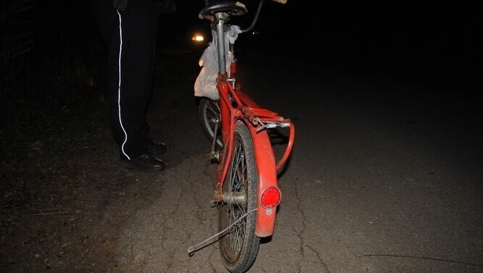 Kompletnie pijany rowerzysta potrącony przez samochód