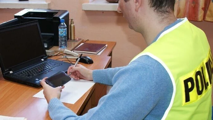 Policjanci odzyskali skradziony telefon