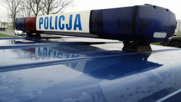 8-latka wtargnęła pod nadjeżdżający samochód