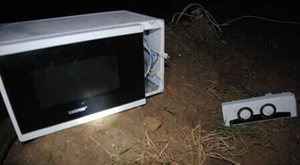 Ukradli kuchenki mikrofalowe i jedzenie