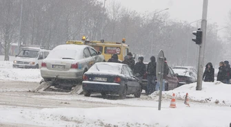Karambol na skrzyżowaniu &#8211; zderzyły się cztery samochody