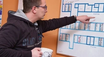 Pomagają tym, którzy na skrzyżowaniu poszli w złą stronę