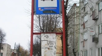 Na przystankach brakuje rozkładów i porządku