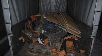 Pięciu złodziei ukradło drewno warte 50 zł