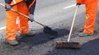 Łatają dziury na krajowej &#8222;dwunastce&#8221;