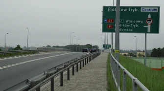 "Ciężarówki rozjeżdżają ulicę Łódzką"