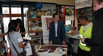 Jak politycy manipulują wyborcami