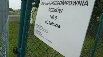 Woda zalewa mu mieszkanie
