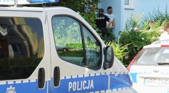 Policjanci obstawili blok na Łódzkiej