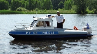 Zadzwoń do policjanta na łódce