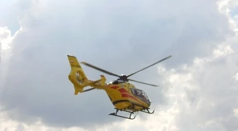 Skoczył &#8222;na główkę&#8221;, zabrał go śmigłowiec