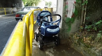 Przejście pod wiaduktem za wąskie