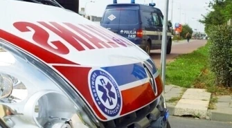 Clio uderzyło w latarnię &#8211; kierowca w szpitalu