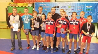 Zmienna postawa zapaśników AKS