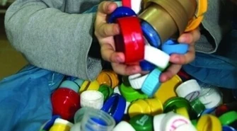 Zebrali nakrętki &#8211; pomogą czwórce dzieci