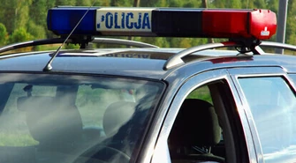 Dwoje dzieci pod opieką pijanych rodziców