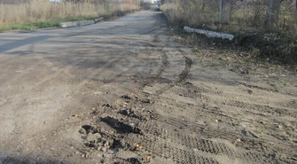 Radny Miazek wnioskuje o położenie asfaltu