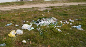 Nadal śmiecą nad Zalewem Sulejowskim