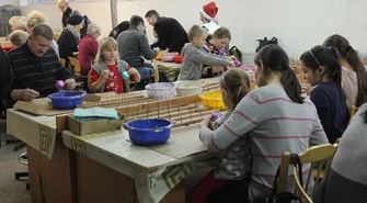 Zwiedzali piotrkowską manufakturę bombek