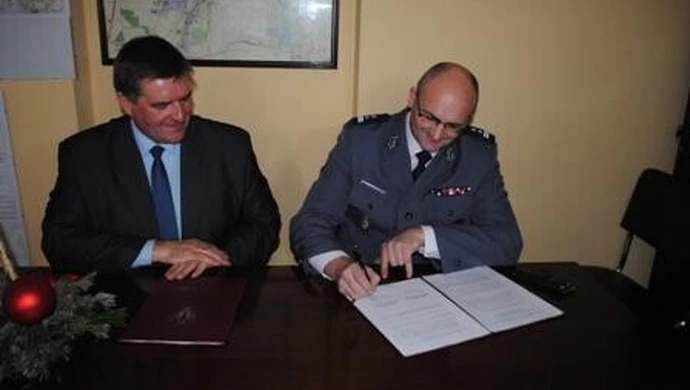 Pieszo i na rowerach trafią tam, gdzie trudno dojechać