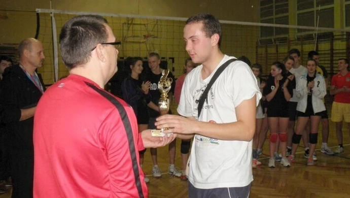 Sulejów: Grali w siatkę z okazji rocznicy